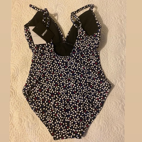 DKNY One Piece SWIMSUIT size 6 - Picture 8 of 9